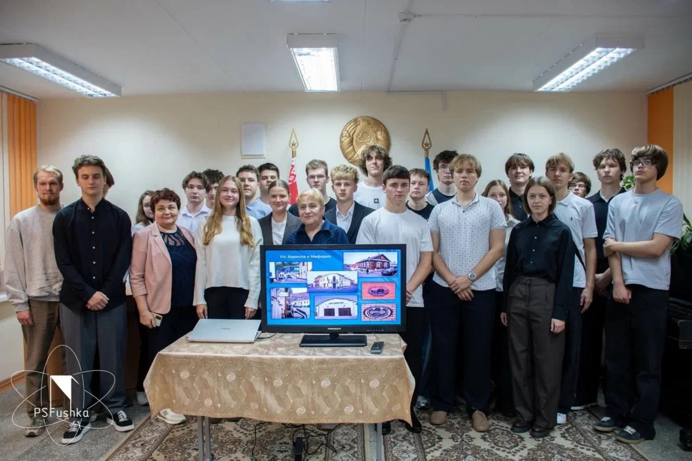 «Город древний – город молодой». Студенты БНТУ совершили импровизированную прогулку по старому Минску